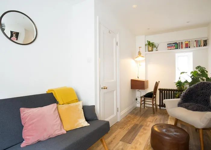 Central Georgian Townhouse With Free Parking