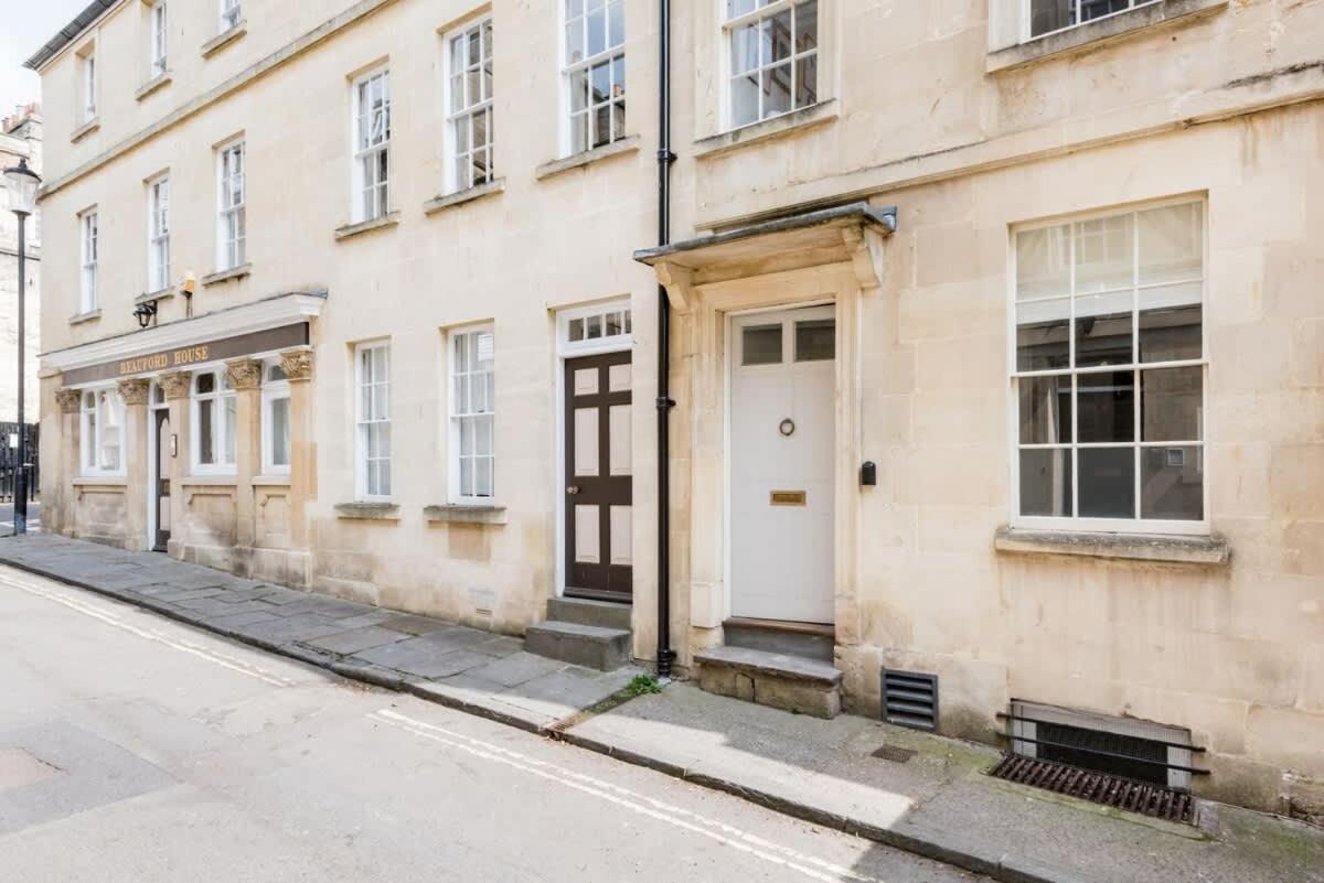 Дом отдыха Georgian Townhouse With Free Parking Бат